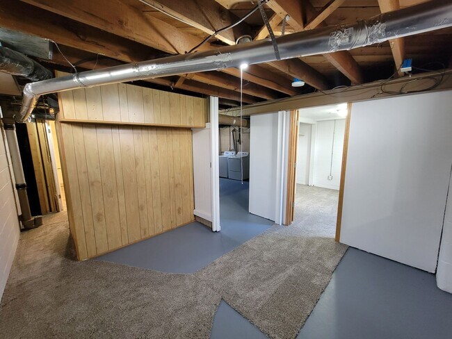 Building Photo - 3 Bed 2 Bath House