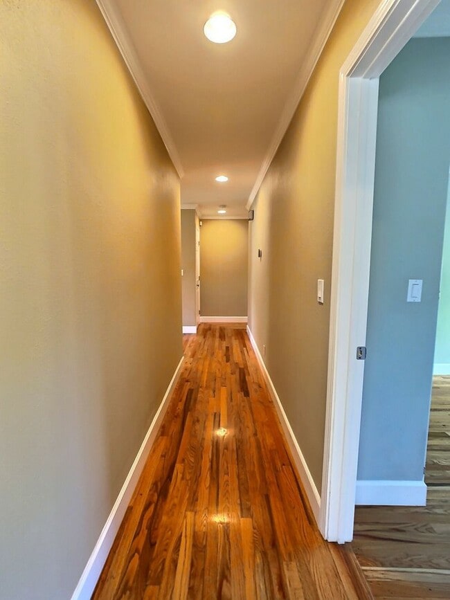 Building Photo - Charming Home for Rent in Naglee Park