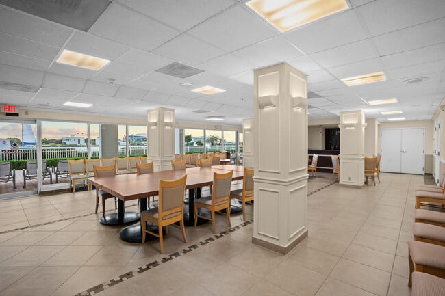 Building Photo - 2100 S Ocean Dr