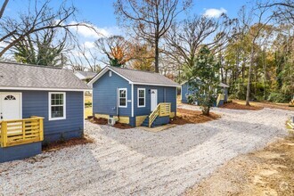 Building Photo - Dreamy Auburn Cottage