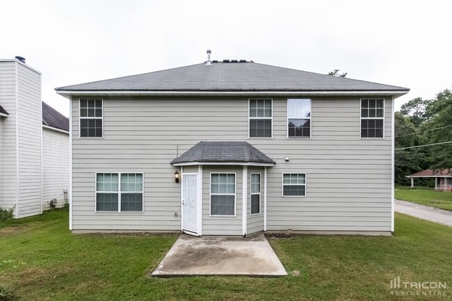 Building Photo - 6600 Pamplona Pl