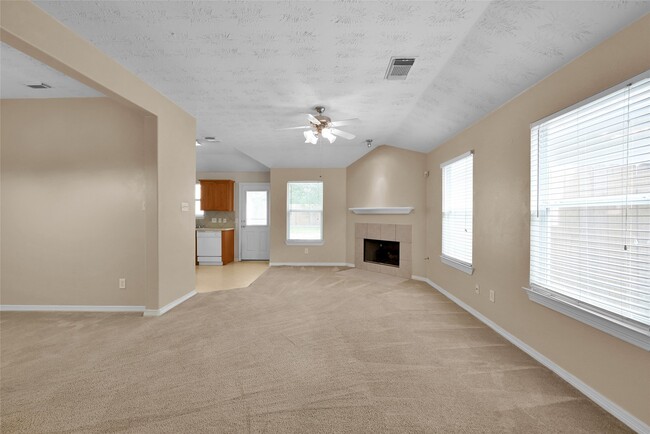 Building Photo - 5046 Willow Point Dr