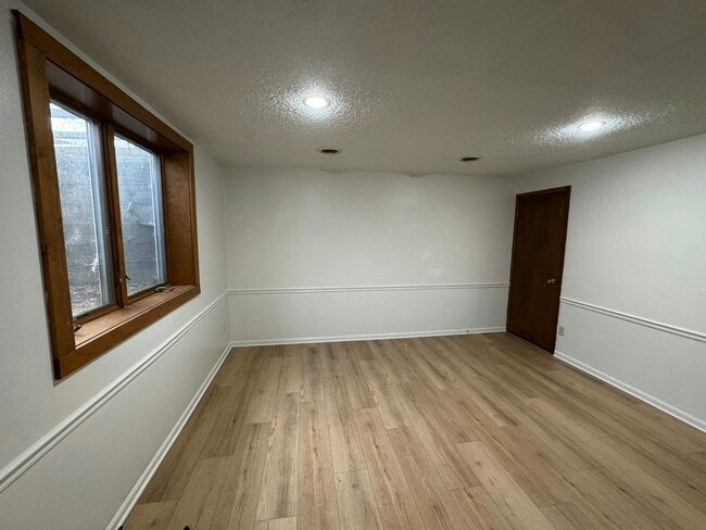 Building Photo - 806 7th Ave NW