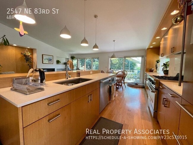 Building Photo - 2547 NE 83rd St