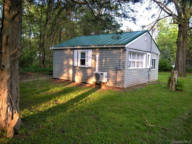 Building Photo - 406 Sepasco Center St