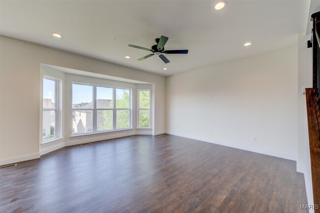 Building Photo - 2025 Maryland Oaks Cir