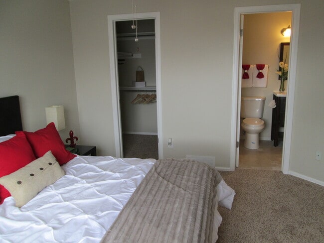 Building Photo - 3 bedroom house near Garden Acres Park