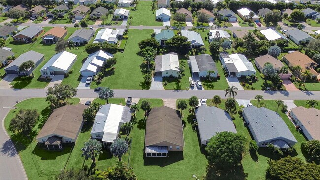 Building Photo - 2757 SW Versailles Terrace