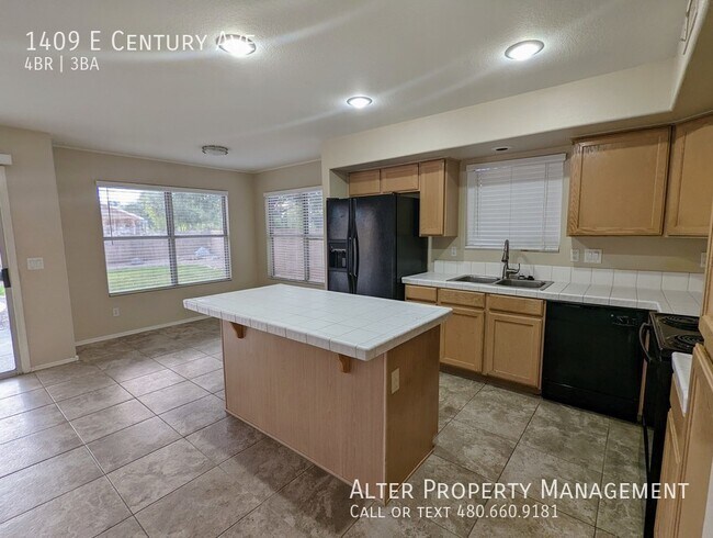 Building Photo - 4 Bedroom 2.5 Bath with Pool in Gilbert