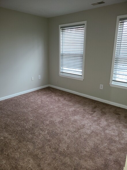 Building Photo - 2714 Stanton Rd SE