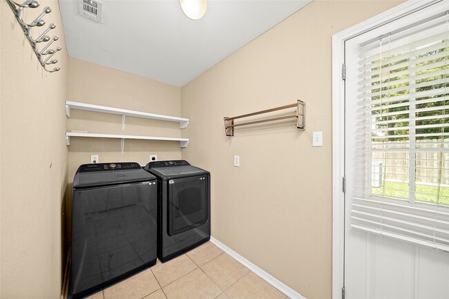 Building Photo - 2935 Auburn Dr
