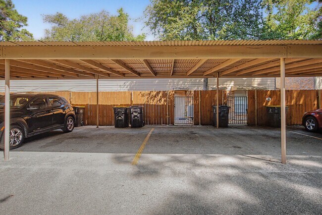 Building Photo - 413 W Semands Ave