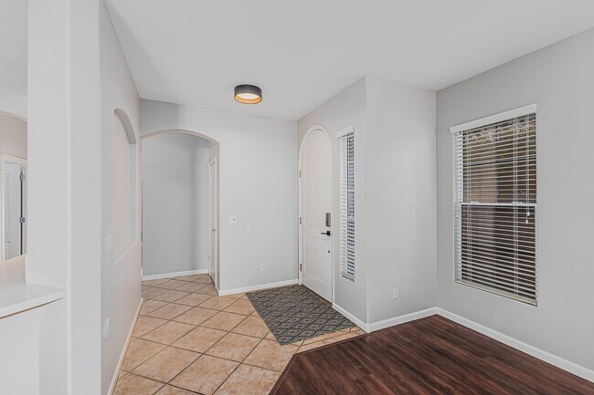 Building Photo - 2058 E Flint St