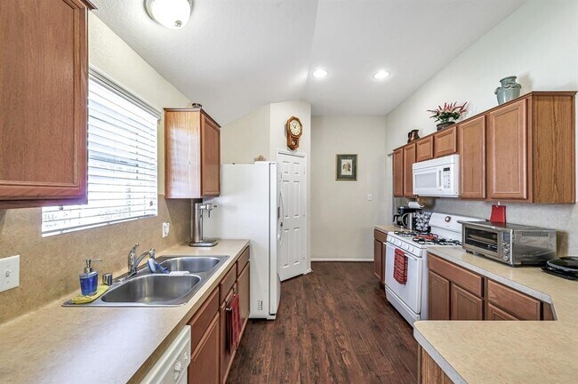 Building Photo - 3203 Dale Ridge Trail
