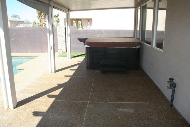 Building Photo - 7115 Quarterhorse Ln