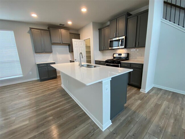 Building Photo - 3201 E College Park Dr