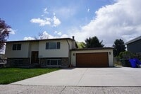 Building Photo - 4 Bedroom 2 Bath West Jordan Home