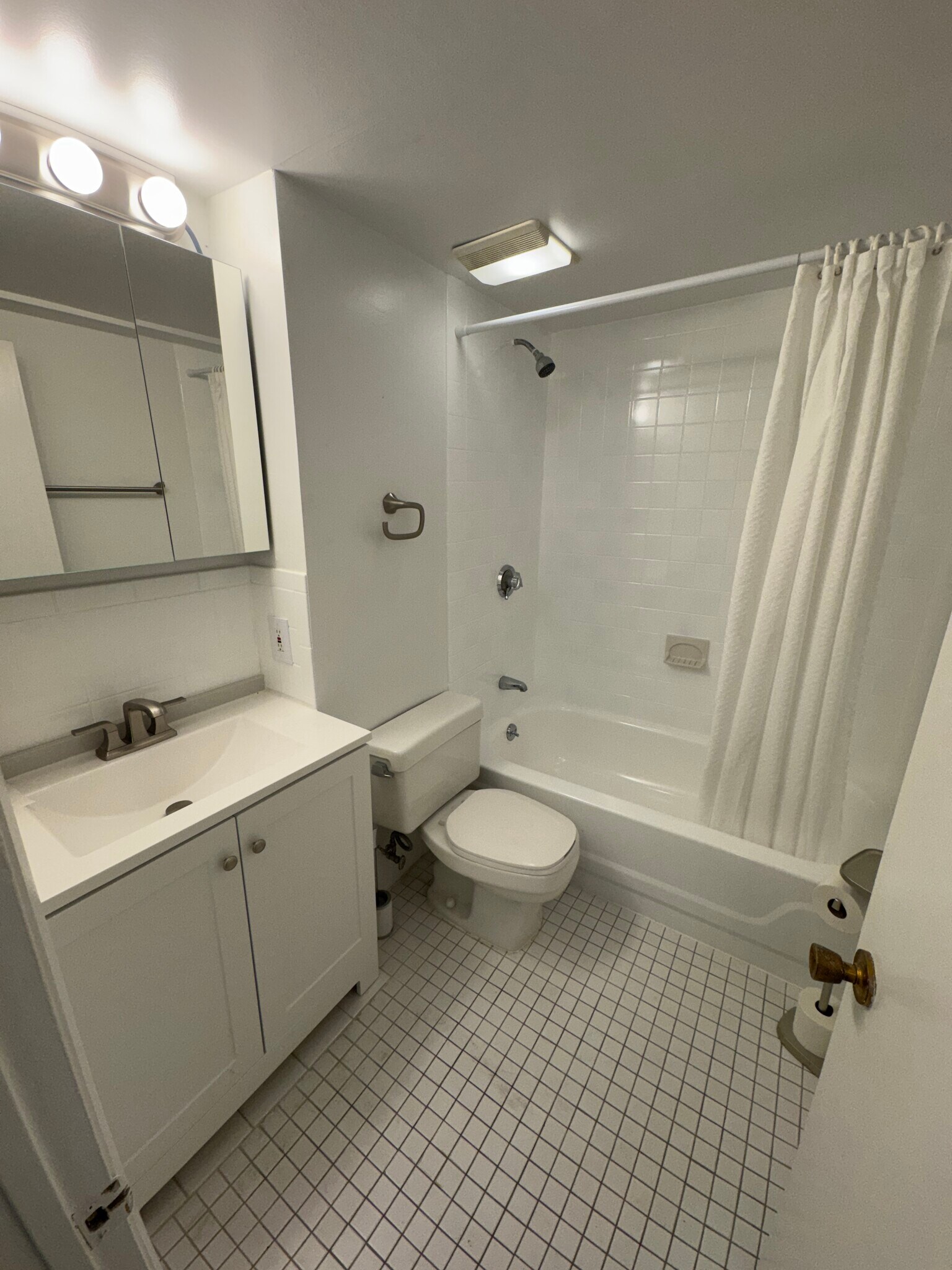 Building Photo - 365 Faneuil St