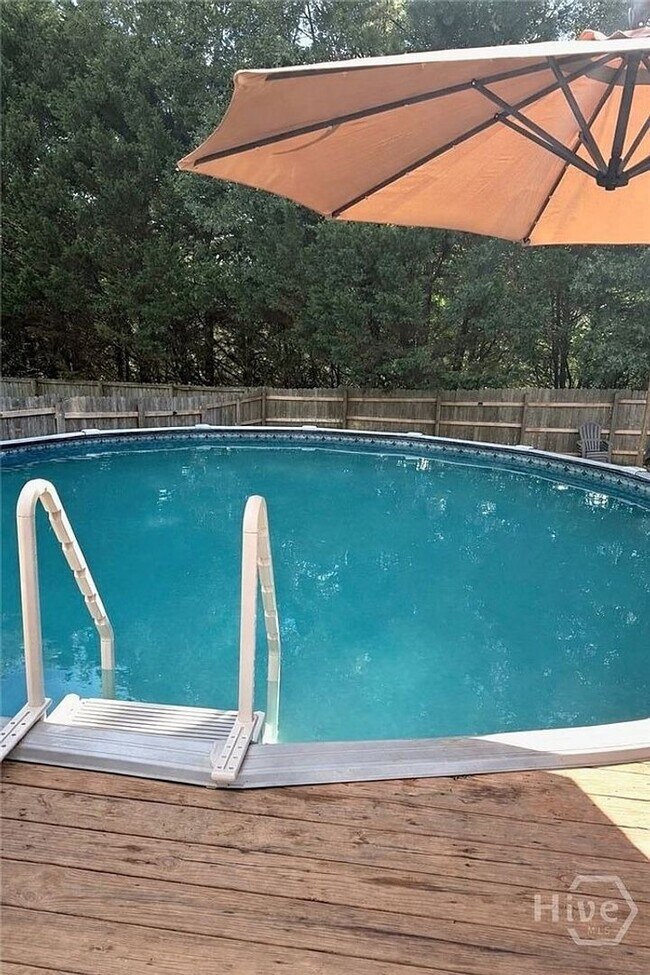 Building Photo - Beautiful 3BR/3BA Home with Private Pool in Commerce