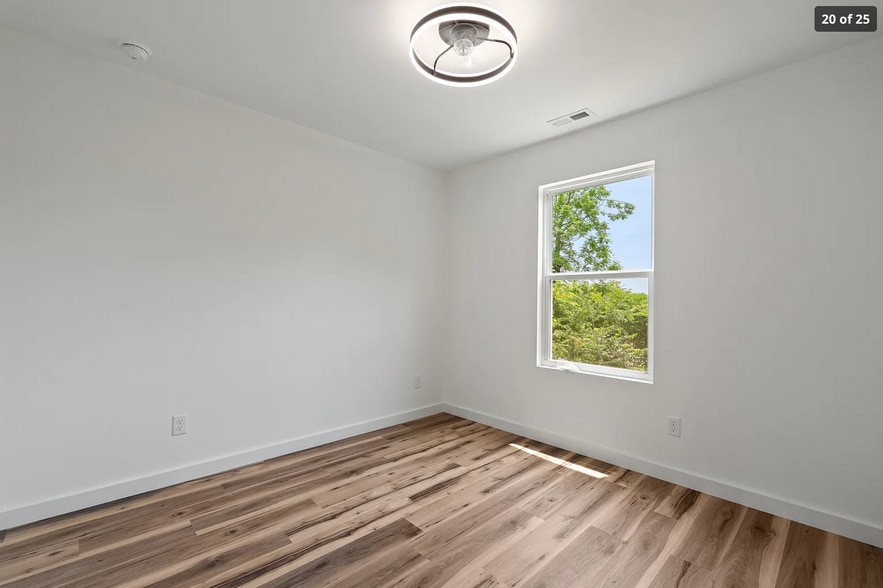 Building Photo - 211 Avenue C