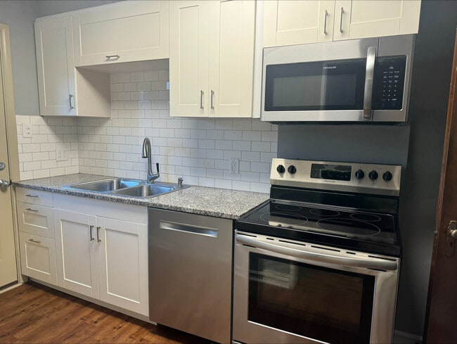 Building Photo - 1488 W 7th Ave