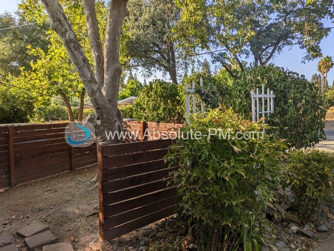 Building Photo - Cozy 1 Bedroom Studio in the Orangevale Ag...