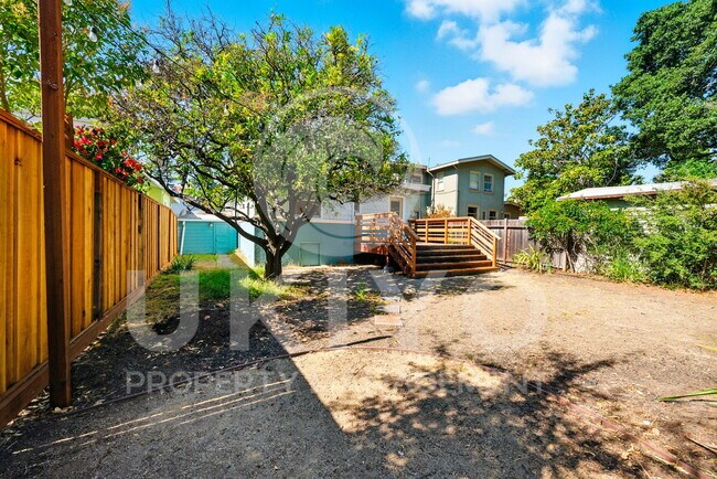 Building Photo - 4212 Arroyuelo Ave