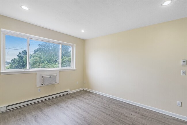 Primary Photo - 256 Parker Hill Ave