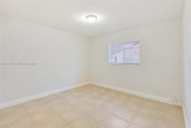 Building Photo - 1333 SW 16th St