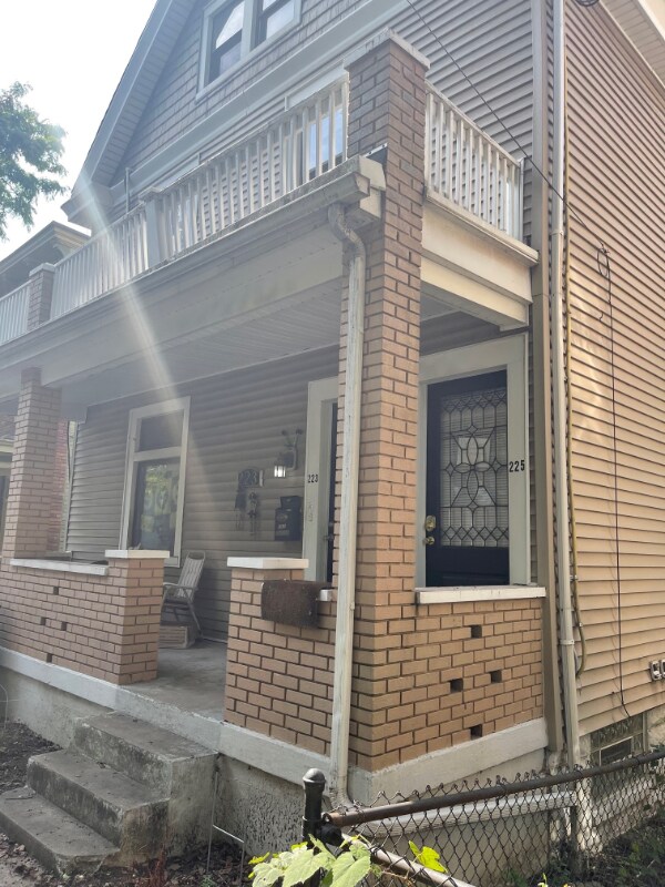 Building Photo - 225 Emming St