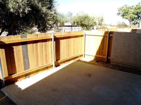 Building Photo - 55889 Santa Fe Trl