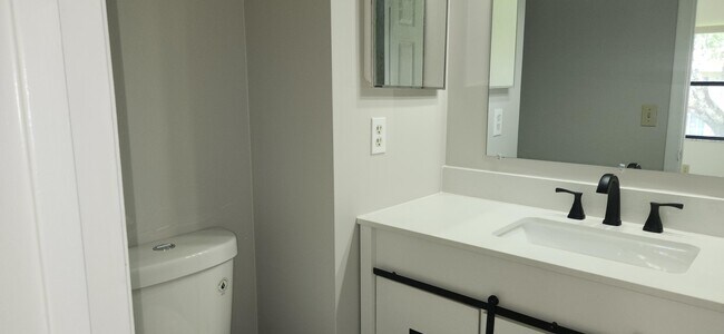 Building Photo - 6832 Palmetto Cir S