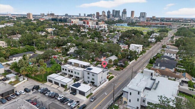 Building Photo - 423 W Amelia Ave