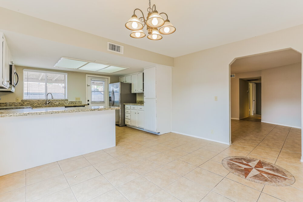Building Photo - 503 W Cheyenne Dr