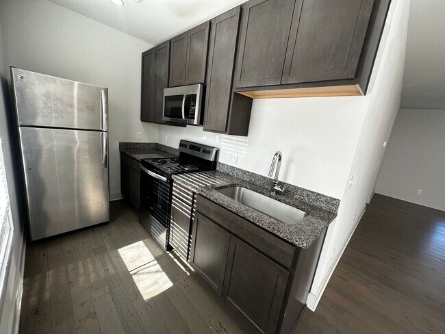 Building Photo - 609 E Duffy Ln