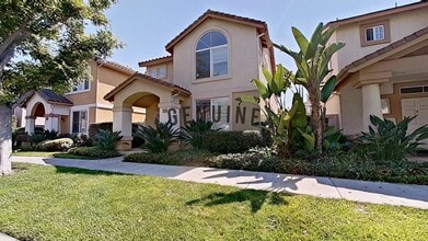 Building Photo - Spacious 3Bd 2.5Ba Home w/Den