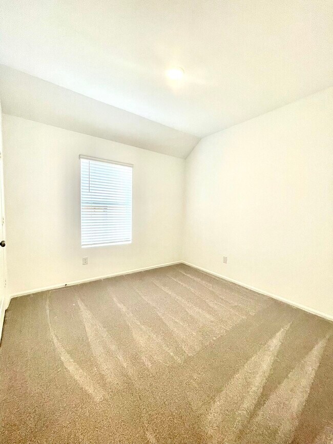 Building Photo - 2940 Tantara Dr