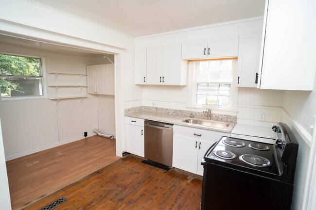 Building Photo - 1114 8th Ave