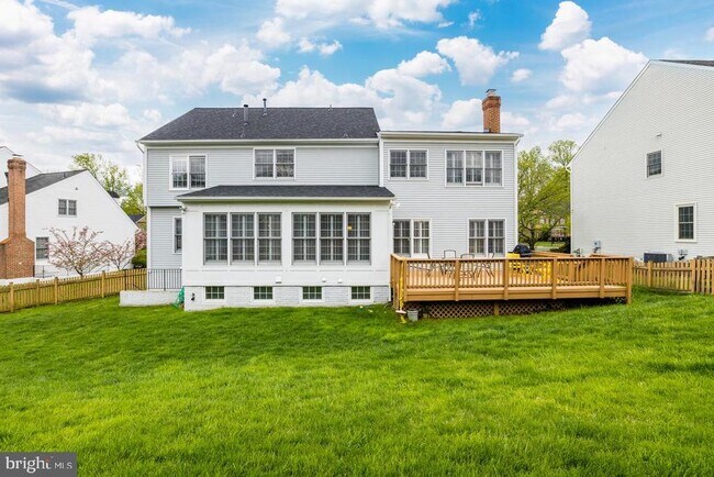 Building Photo - 2945 Oakton Knoll Ct