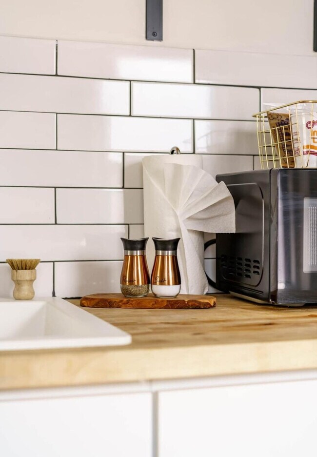 Building Photo - 575 1/2 City Park Avenue-SI ID1265634P