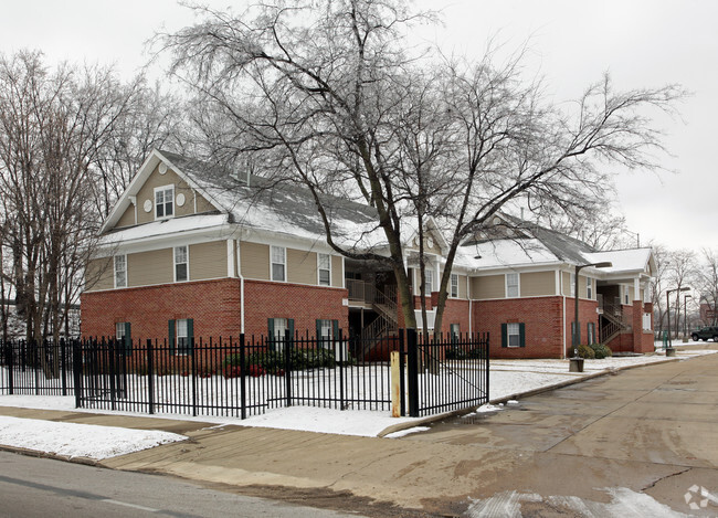Primary Photo - Idlewild Court Apartments