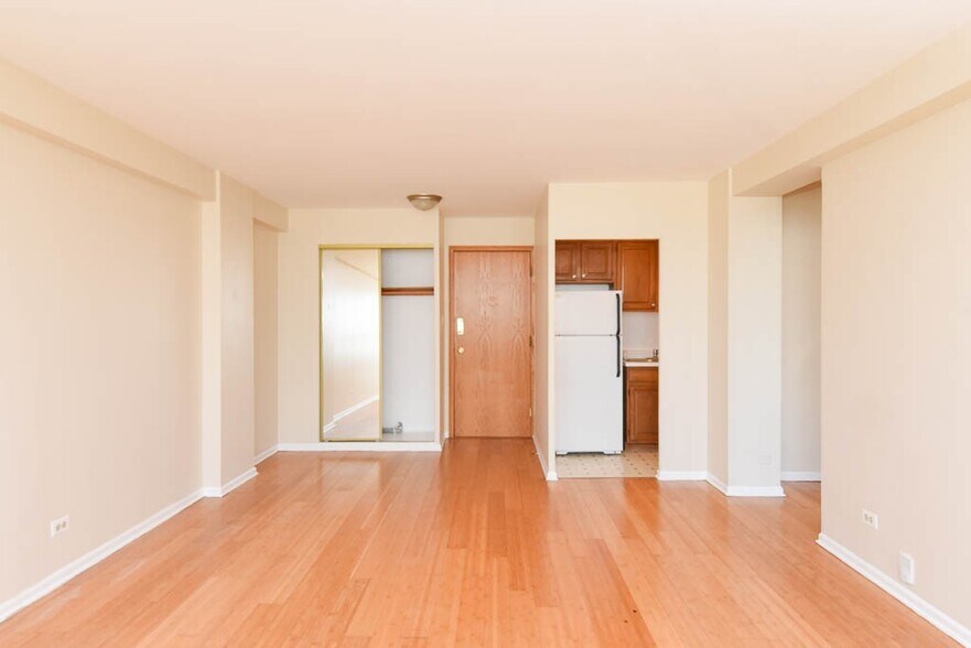 Building Photo - 4180 N Marine Dr