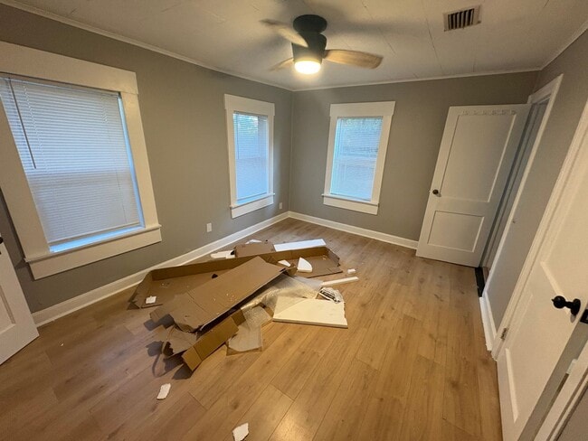 Building Photo - Cottage Home 2/2 Overlooking Lake Euclid in Leesburg