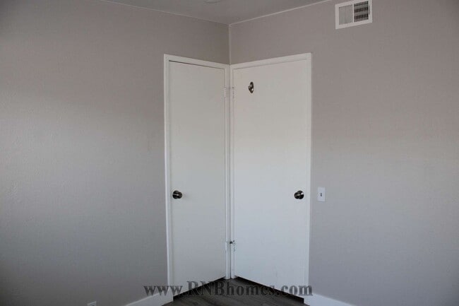 Building Photo - 4757 River College Dr