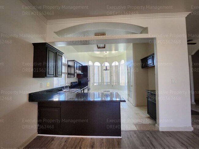 Building Photo - 4 bedroom 3 FULL bath/ 3 CAR Garage.. 2418...
