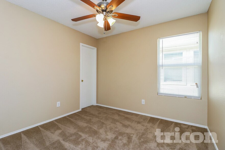 Building Photo - 4865 Waterford Dr
