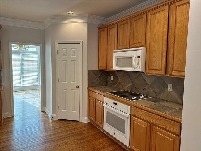 Building Photo - 1296 Dunwoody Cove