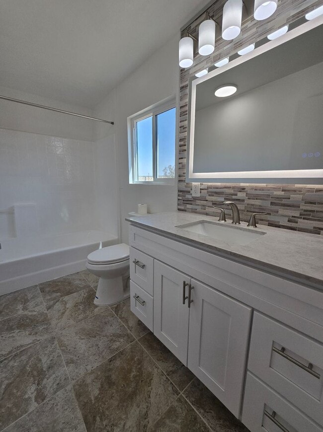 Building Photo - Stylish Desert Retreat in Flamingo Heights