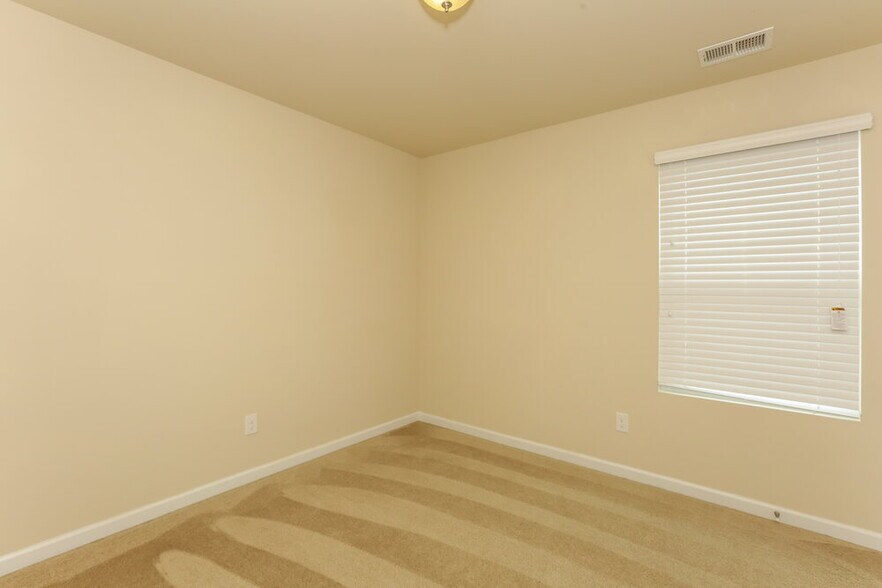 Building Photo - 434 Knothole Ln