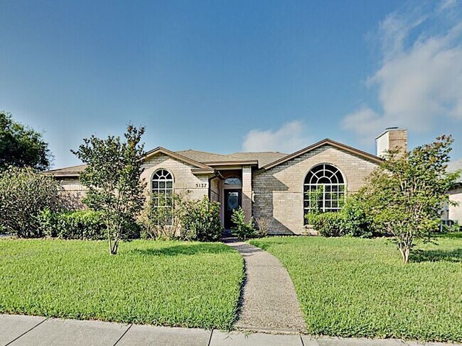 Primary Photo - *No App Fee.*1 Month FREE Rent w/move in b...